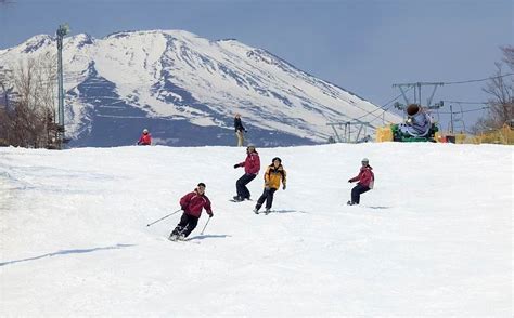 日本富士山滑雪場這樣玩！日本滑雪場玩法懶人包 輕旅行