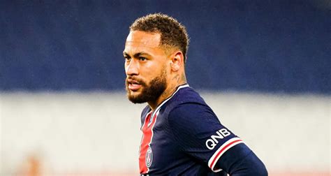 PSG Neymar dévoile des images de son réveillon