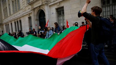 Les étudiants manifestent pour Gaza à la Sorbonne après Sciences Po le