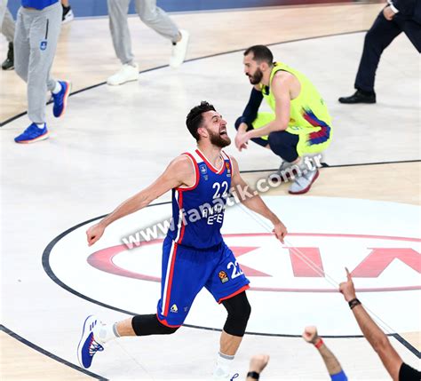 Anadolu Efes Barcelona Lassa maçından ekrana yansımayanlar