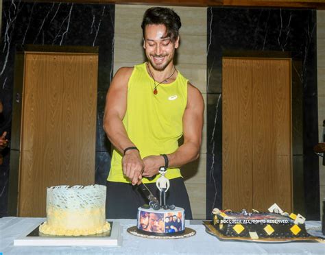 Tiger Shroff Celebrates Birthday With Media The Etimes Photogallery Page 3