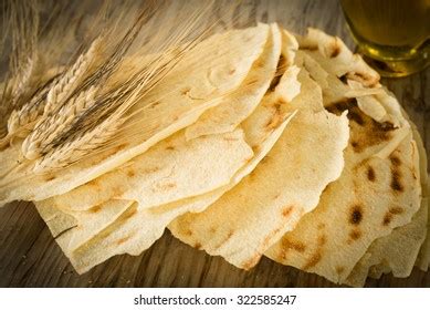 Pane Carasau Carasau Bread Traditional Crispy Stock Photo 322585247 ...