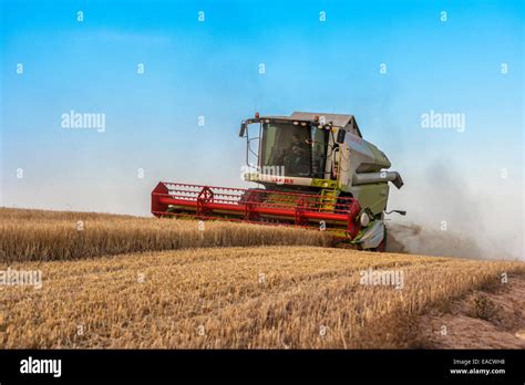 Cosechadora Combinada Fotograf As E Im Genes De Alta Resoluci N Alamy