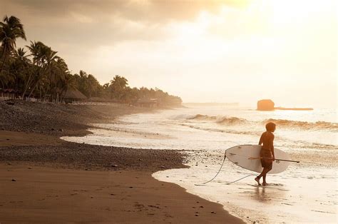 la libertad beaches surf. el salvador. – License image – 71105110 ...