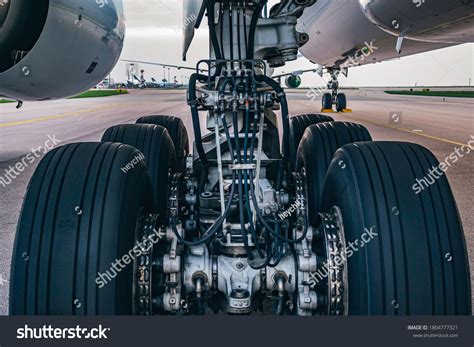 B777 Landing Gear: Over 430 Royalty-Free Licensable Stock Photos ...