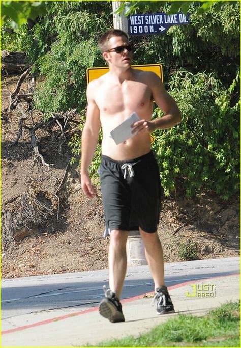 Photo Chris Pine Shirtless Picking Nose 28 Photo 1928971 Just