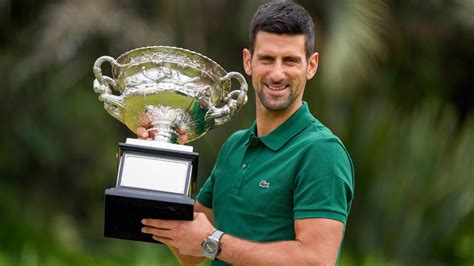 Senyum Novak Djokovic Saat Pamer Trofi Juara Australian Open 2023