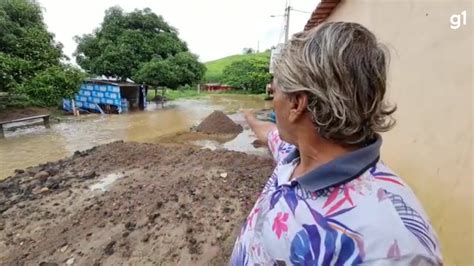 Vídeo Moradores relatam transtornos provocados pela chuva em Serra do