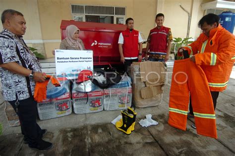 Penyerahan Bantuan Csr Pertamina Di Tegal Antara Foto