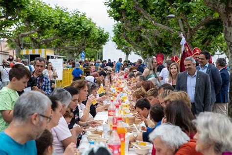 Festas Do Espirito Santo De Ponta Delgada Serviram Sopas No Campo De