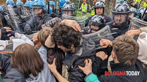 Parco Don Bosco Scontri Tra Manifestanti E Polizia