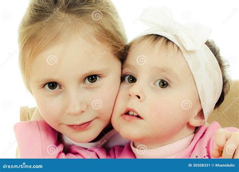 Deux Soeurs Sur Un Fond Blanc Image Stock Image Du Pièce Caucasien