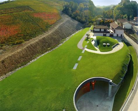 L Architettura Del Vino Cantine Tra Langhe E Roero