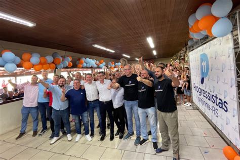 Leandro E Jo Ozinho S O Anunciados Como Pr Candidatos Prefeitura De