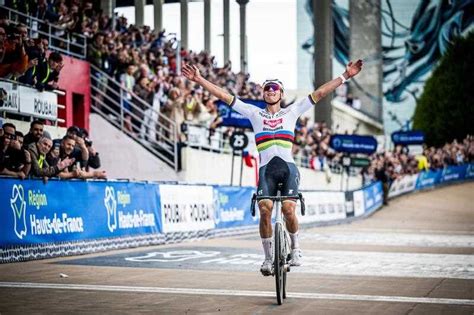 Parigi Roubaix Van Der Poel Vince Per Distacco Il Globo