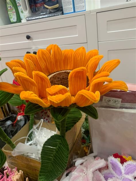 Big Sunflower Flower Made of Pipe Cleaners, Pipe Cleaners Flower ...