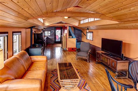 A Beautiful 600 Sq Ft Houseboat In The Seattle Harbor Tiny House