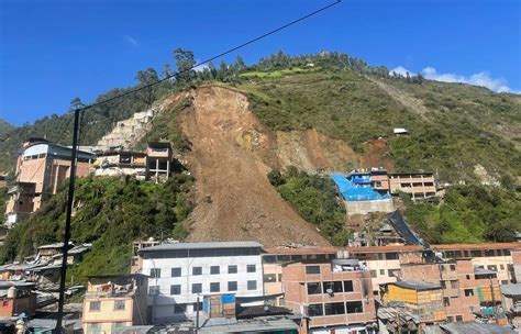 Impactante video muestra el derrumbe de una ladera que sepultó 15