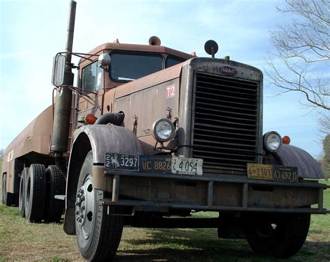 Un Camion Duel Est Un Peterbilt 281 1955 Cest Un Camion De Film De