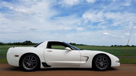 Speedway White 2001 Chevrolet Corvette