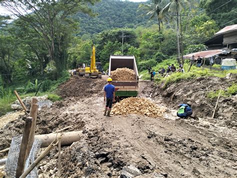 Longsor Akibatkan Macet Jam Enrekang Toraja Anggota Dpr Ri Fauzi