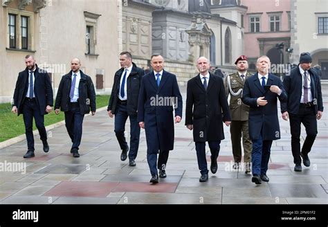 Pr Sident Der Republik Polen Andrzej Duda L Minister Wojciech