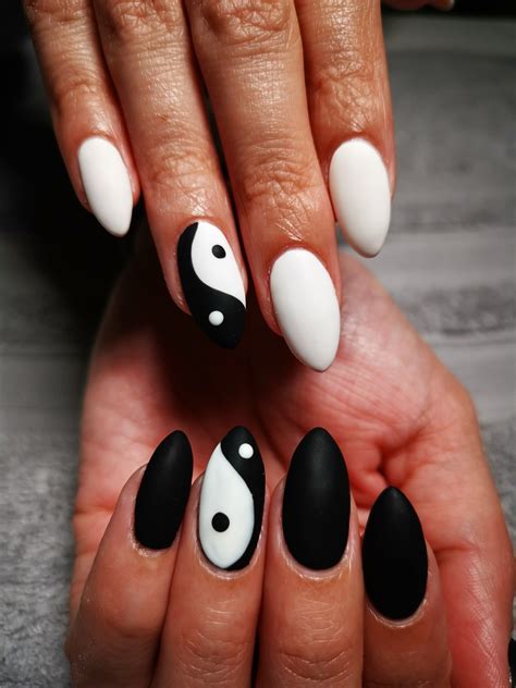 Yin Yang Nail Art Paznokci Ying Yangacrylic Nails Andyang Triptoli