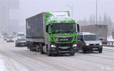На дорогах Києва та області сьогодні багато ДТП через погодні умови ...