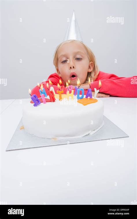 Birthday Cake With Burning Candles On It Banque De Photographies Et D