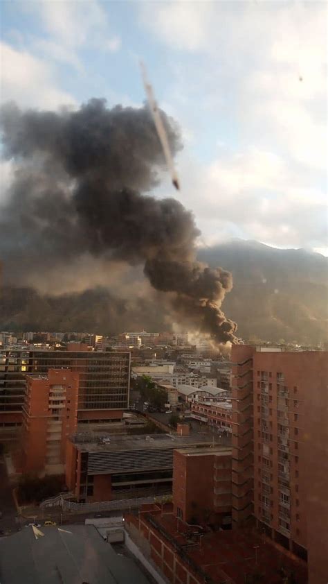 Se Registra Incendio De Gran Magnitud En Una Estructura En Bole Ta