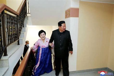 Kim Jong-un Gives North Korean TV Anchor a Luxury Home - The New York Times