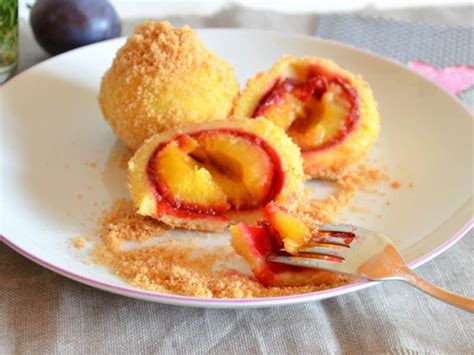 Zwetschgenknödel aus Kartoffelteig mit Zimt Zucker Bröseln laktosefrei