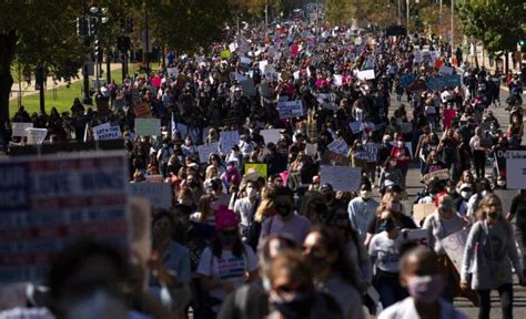 Miles De Mujeres Protestan En EEUU Contra Nominada Por Trump Para El