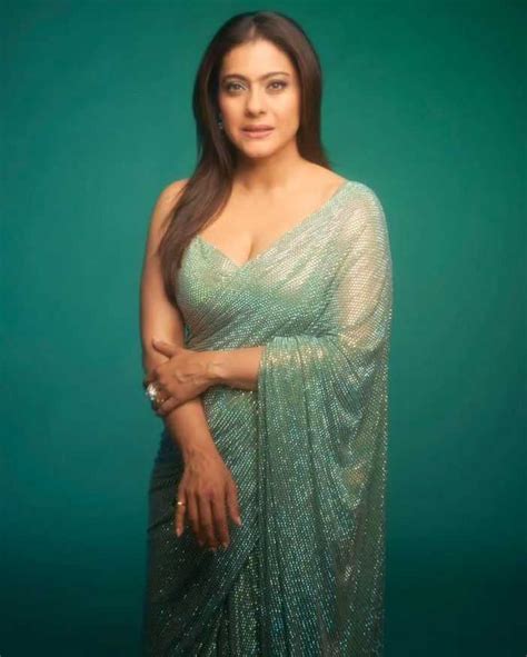 Kajol Hot Cleavage Exposed In Low Neck Saree