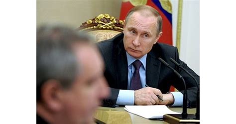 Говорителят на Путин има 4 пъти повече приходи от руския президент