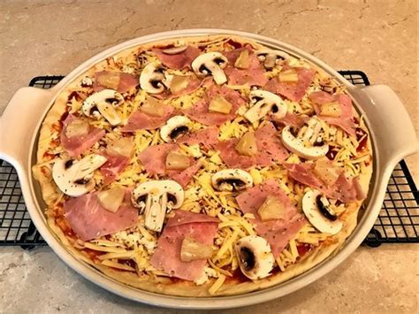 Pizza Mit Knusperboden Auf Der White Lady