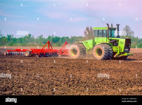 Steiger Tractor Pulling Disc Hi Res Stock Photography And Images Alamy