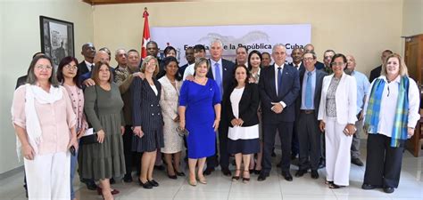 Presidente Cubano Miguel Diaz Canel Visita La Embajada Cubana En