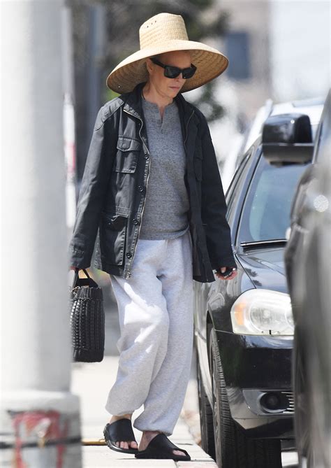 Kim Basinger 69 Looks Unrecognizable As Shes Spotted In Huge Straw