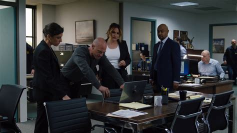 Apple MacBook Laptops In Law Order Organized Crime S03E22 With Many