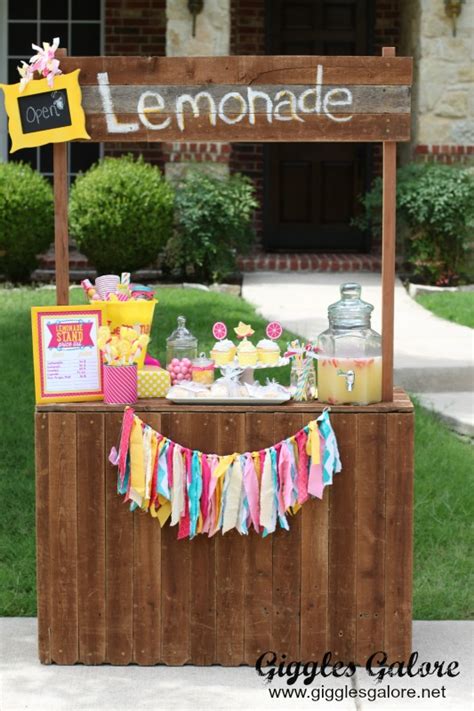 10 Tips for a Successful Lemonade Stand - Giggles Galore