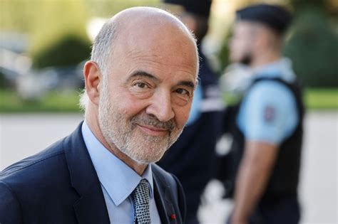 Marine Le Pen N Est Pas Antis Mite Estime Pierre Moscovici