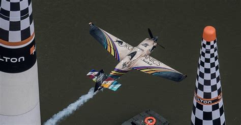 Red Bull Air Race 2018 Martin Sonka arrasó en Budapest HANGAR X