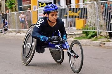 Pol Mica Con El Equipo De Atletismo Para Los Juegos Paral Mpicos De