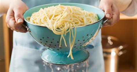 If You Drain Pasta In The Sink Heres Why You Should Stop Doing That Now