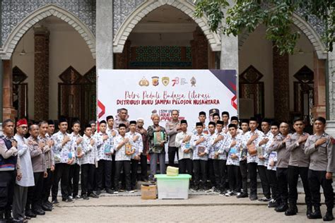 Ratusan Kitab Untuk Dayah Abu Krueng Kalee Halaman 7