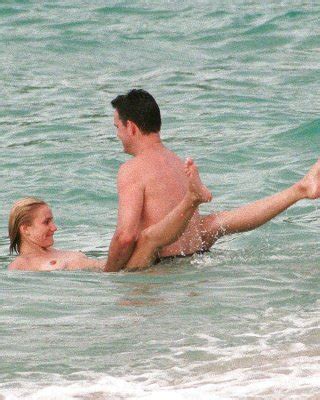 Cameron Diaz Exposing Her Nice Small Boobs While Enjoy With Boyfriend On Beach Porn Pictures