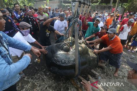 Evakuasi dua kepala arca Kala era Kerajaan Kediri - ANTARA News