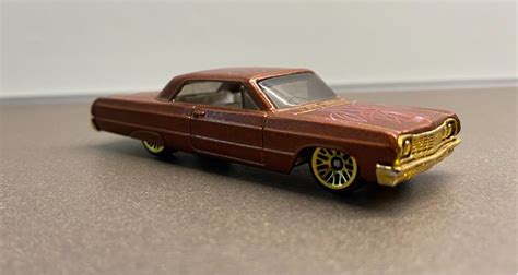 Hot Wheels 64 Impala 63 Ford Thunderbird Set Gebraucht in Wattwil für CHF 5 mit