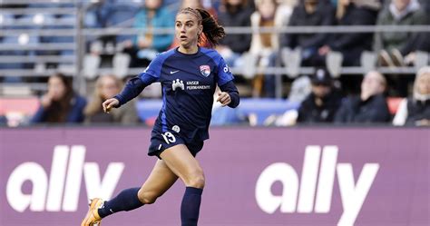 Alex Morgan Megan Rapinoe Headline Uswnt Roster For 2022 Concacaf W